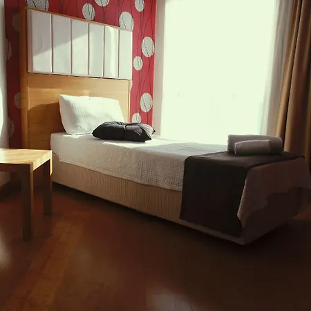 Roxx Deluxe & * Karabag